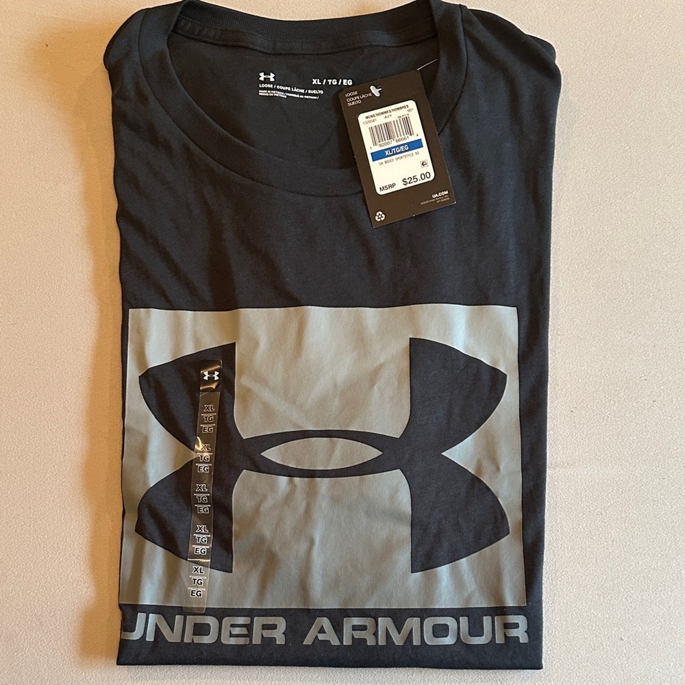 Under Armour Men's Gray and Black Tee